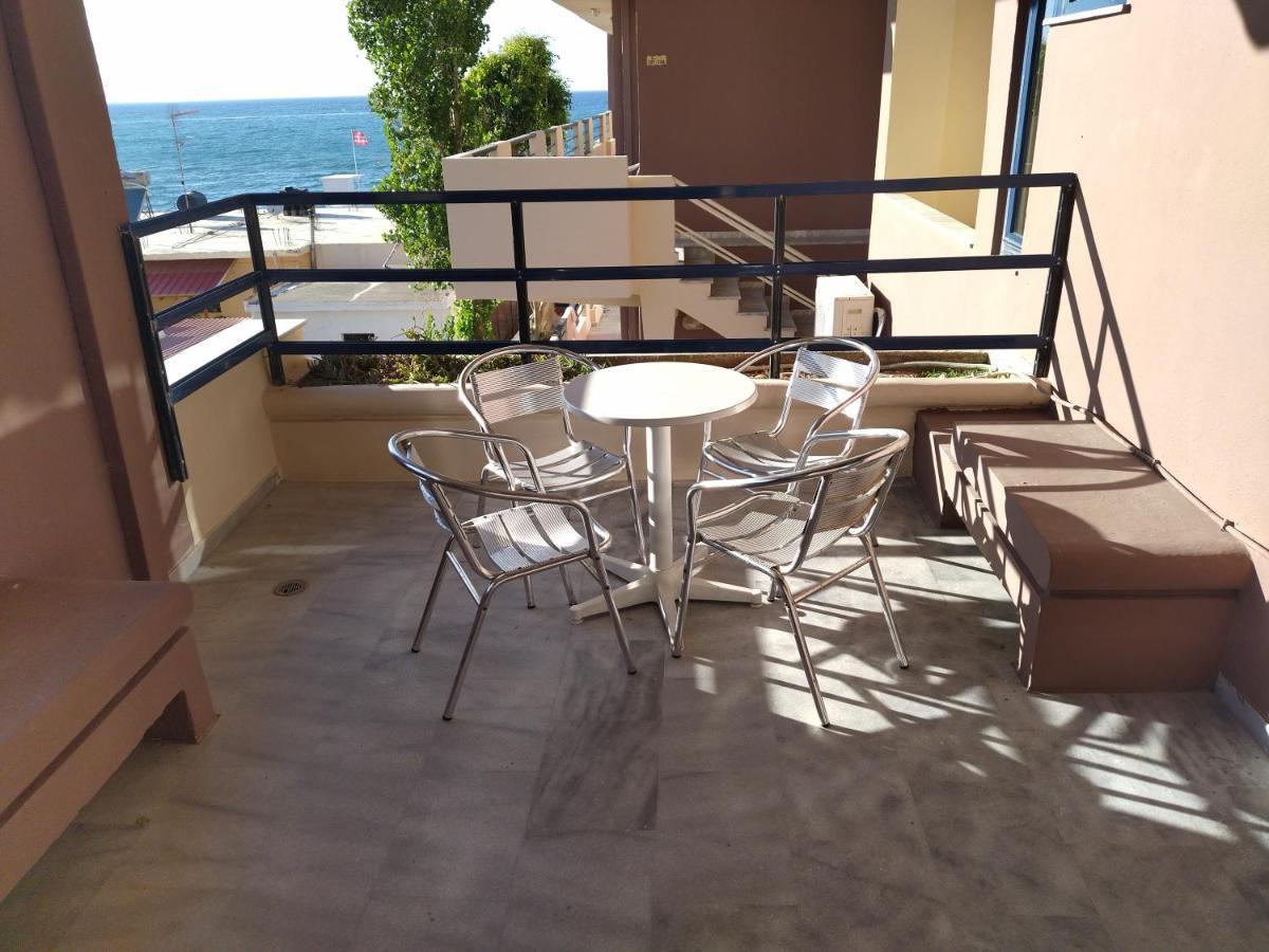 Hotel Haris On The Beach Agia Marina Екстериор снимка