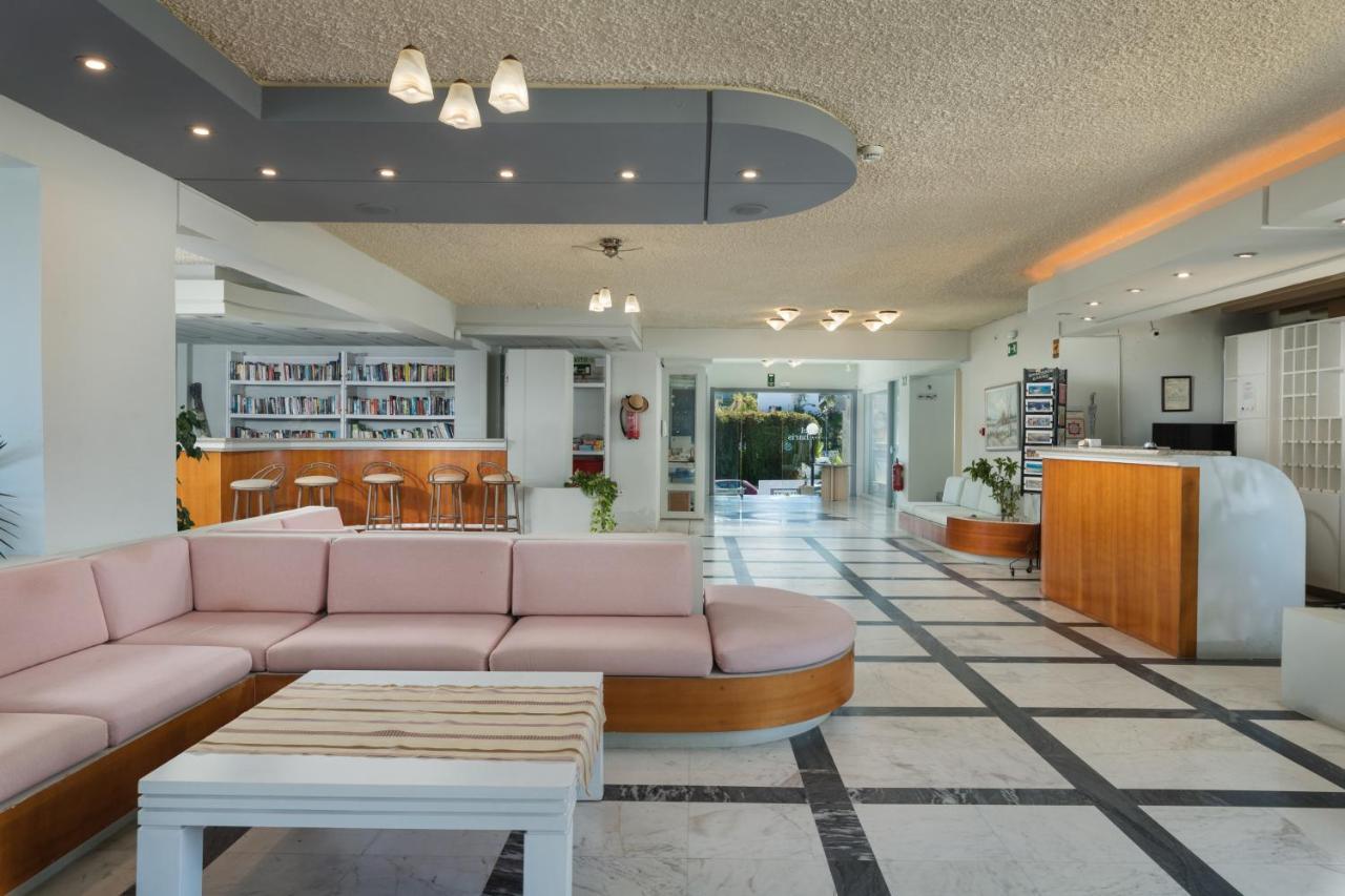 Hotel Haris On The Beach Agia Marina Екстериор снимка
