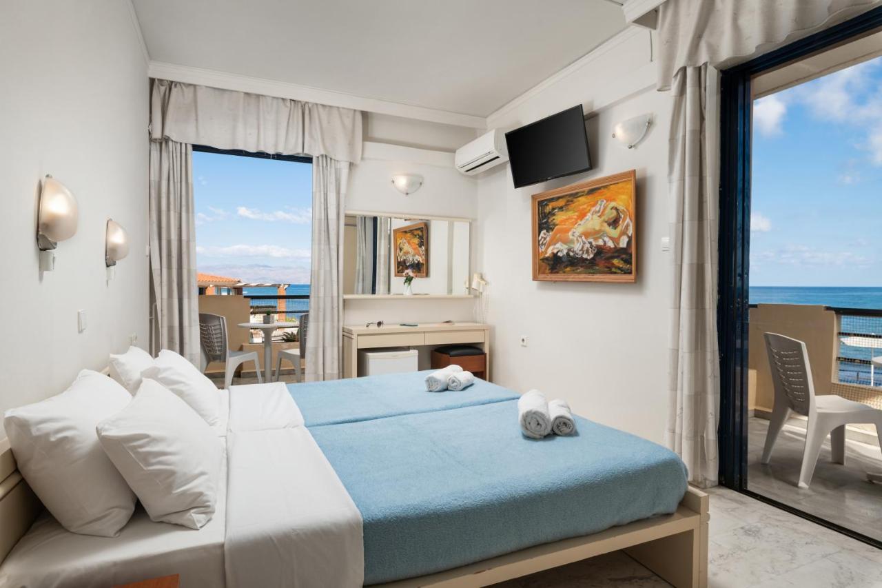 Hotel Haris On The Beach Agia Marina Екстериор снимка