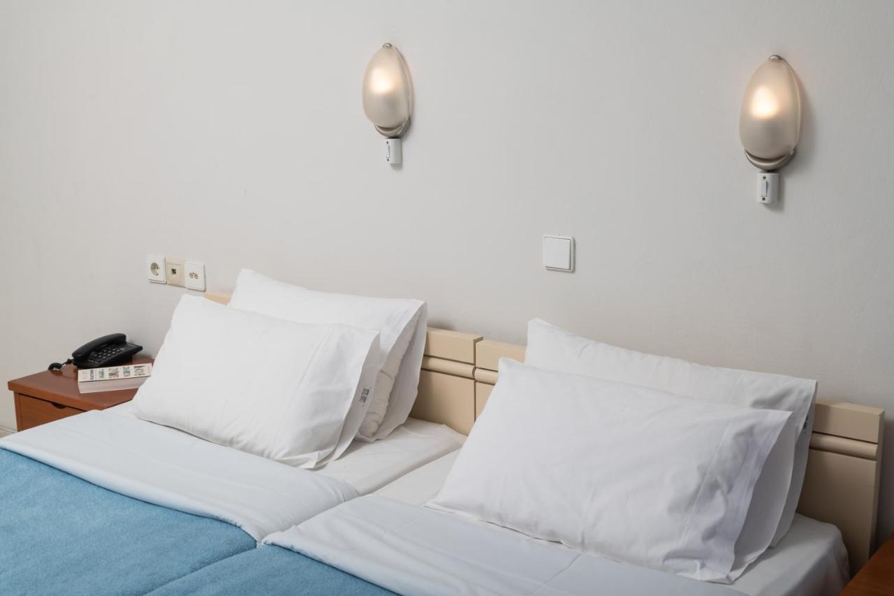Hotel Haris On The Beach Agia Marina Екстериор снимка