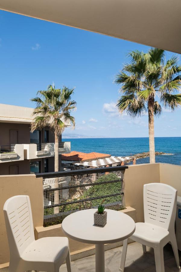 Hotel Haris On The Beach Agia Marina Екстериор снимка
