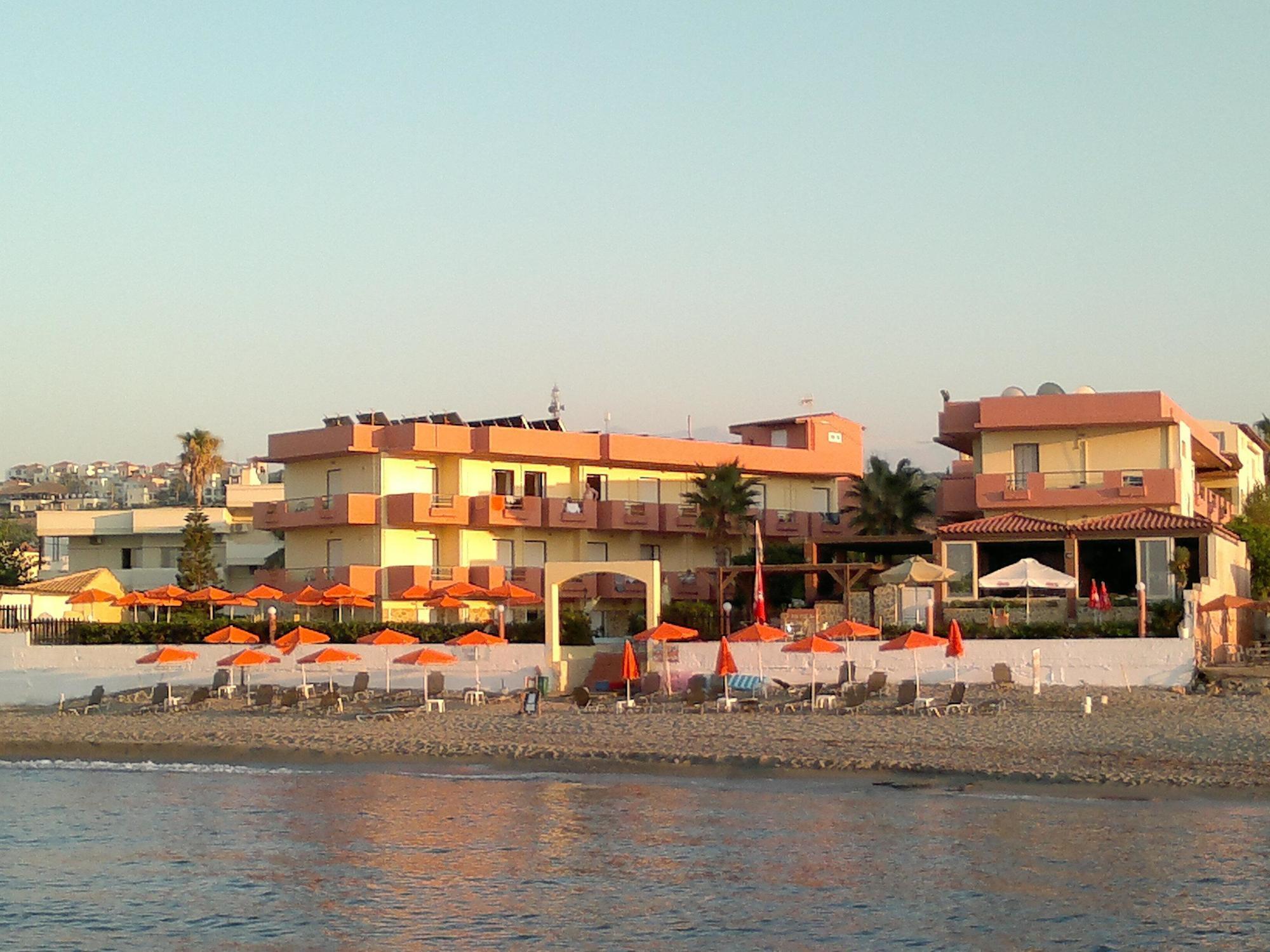 Hotel Haris On The Beach Agia Marina Екстериор снимка