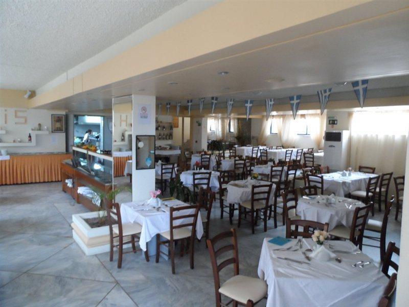 Hotel Haris On The Beach Agia Marina Екстериор снимка