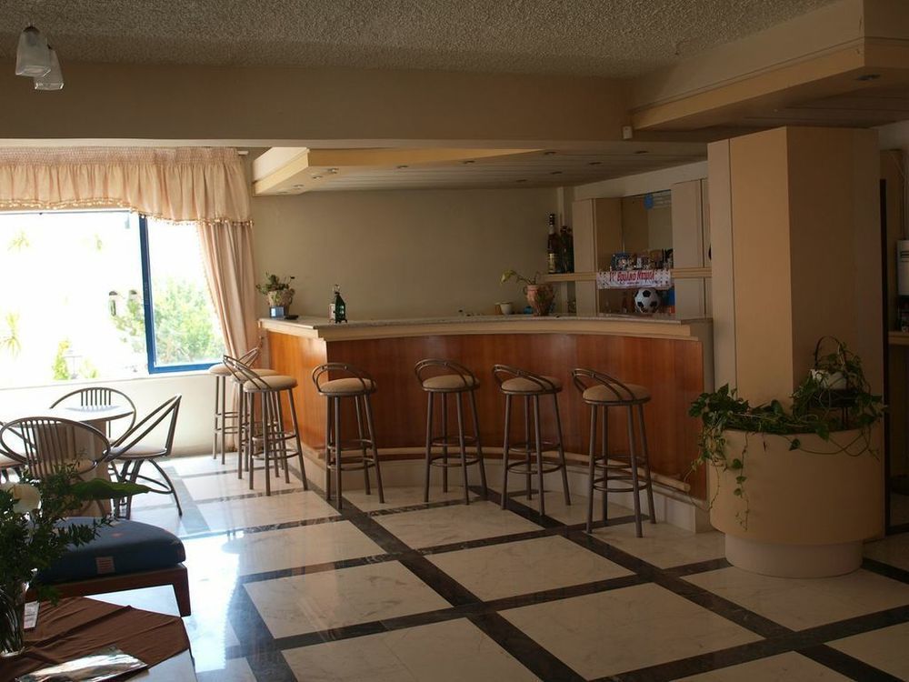 Hotel Haris On The Beach Agia Marina Екстериор снимка