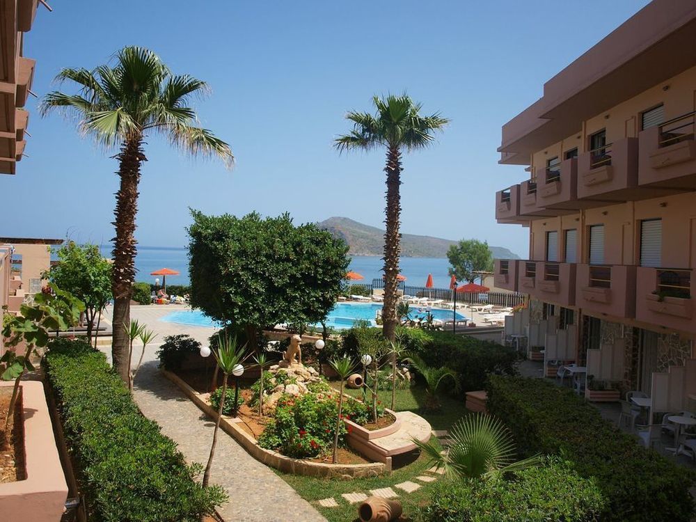 Hotel Haris On The Beach Agia Marina Екстериор снимка