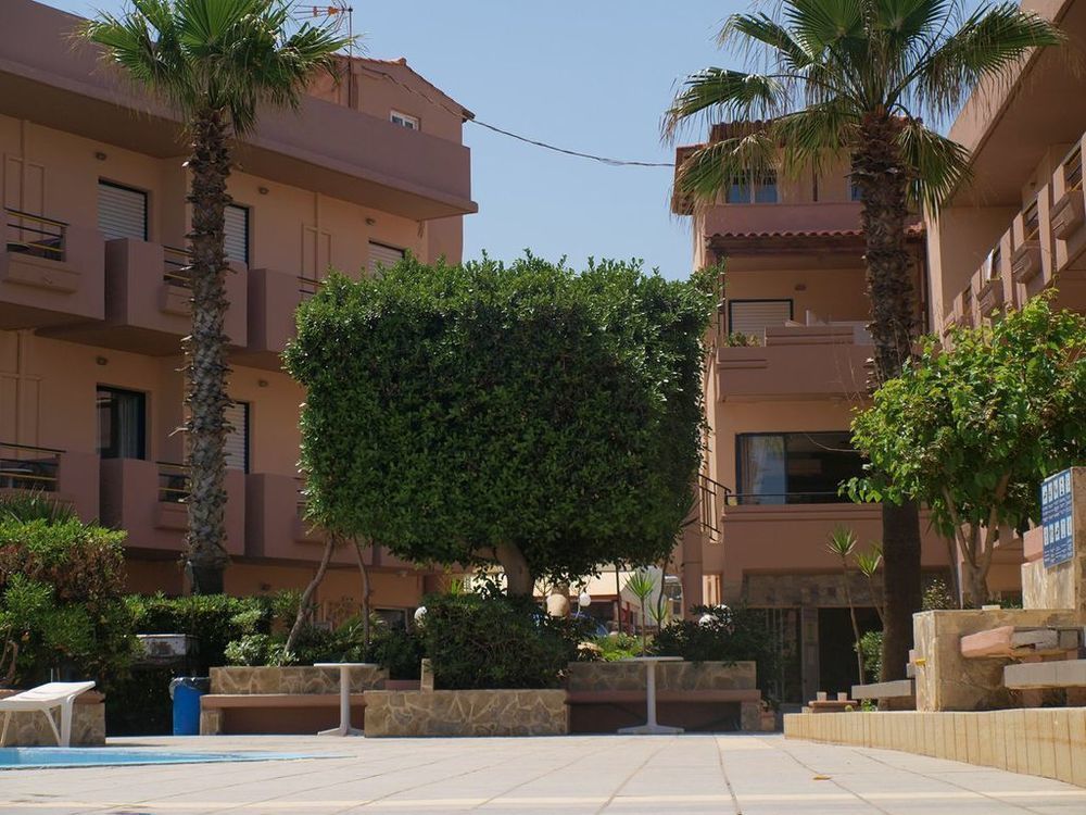 Hotel Haris On The Beach Agia Marina Екстериор снимка