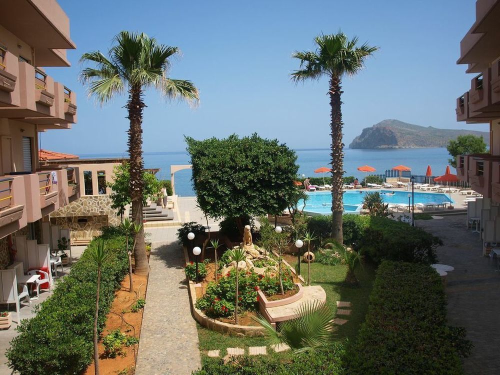 Hotel Haris On The Beach Agia Marina Екстериор снимка