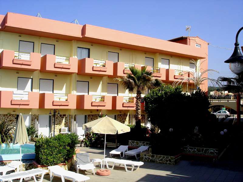Hotel Haris On The Beach Agia Marina Екстериор снимка